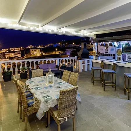 Barry Swimming Pool, Amazing Sea Views, Bar *